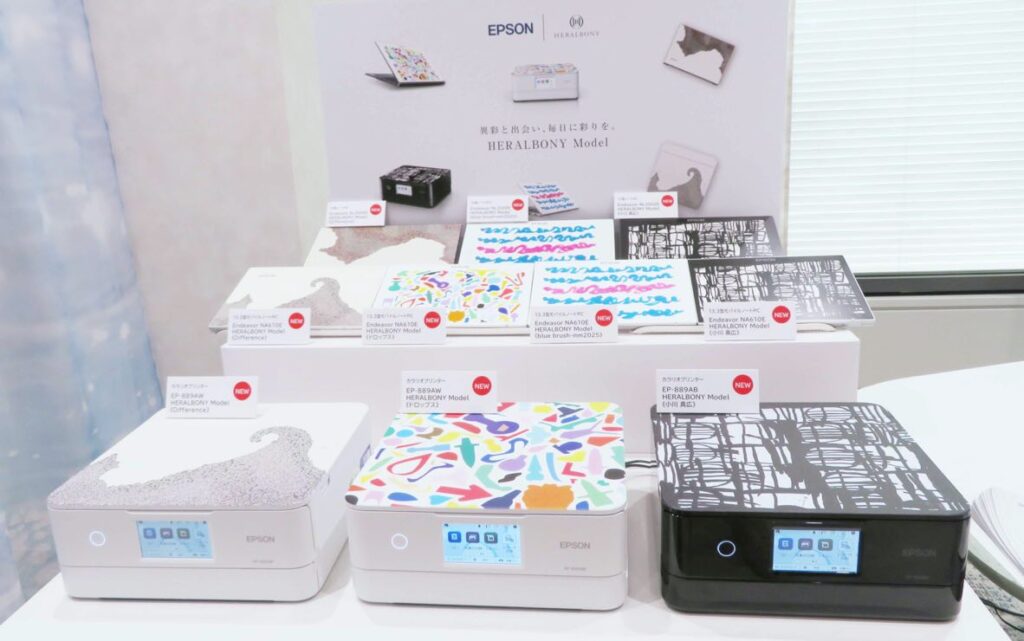 ヘラルボニーとの共創モデル。真ん中の段のPCで左から中野道人氏、輪島楓氏、marina氏、小川真広氏の作品を採用